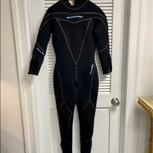 Henderson wetsuit size 6